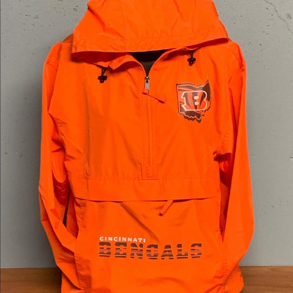Brand new Cincinnati bengals wind breaker/rain coat !